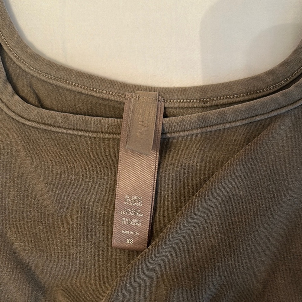 Skims outdoor collection top, bra and Leggings Set - Picture 5 of 7